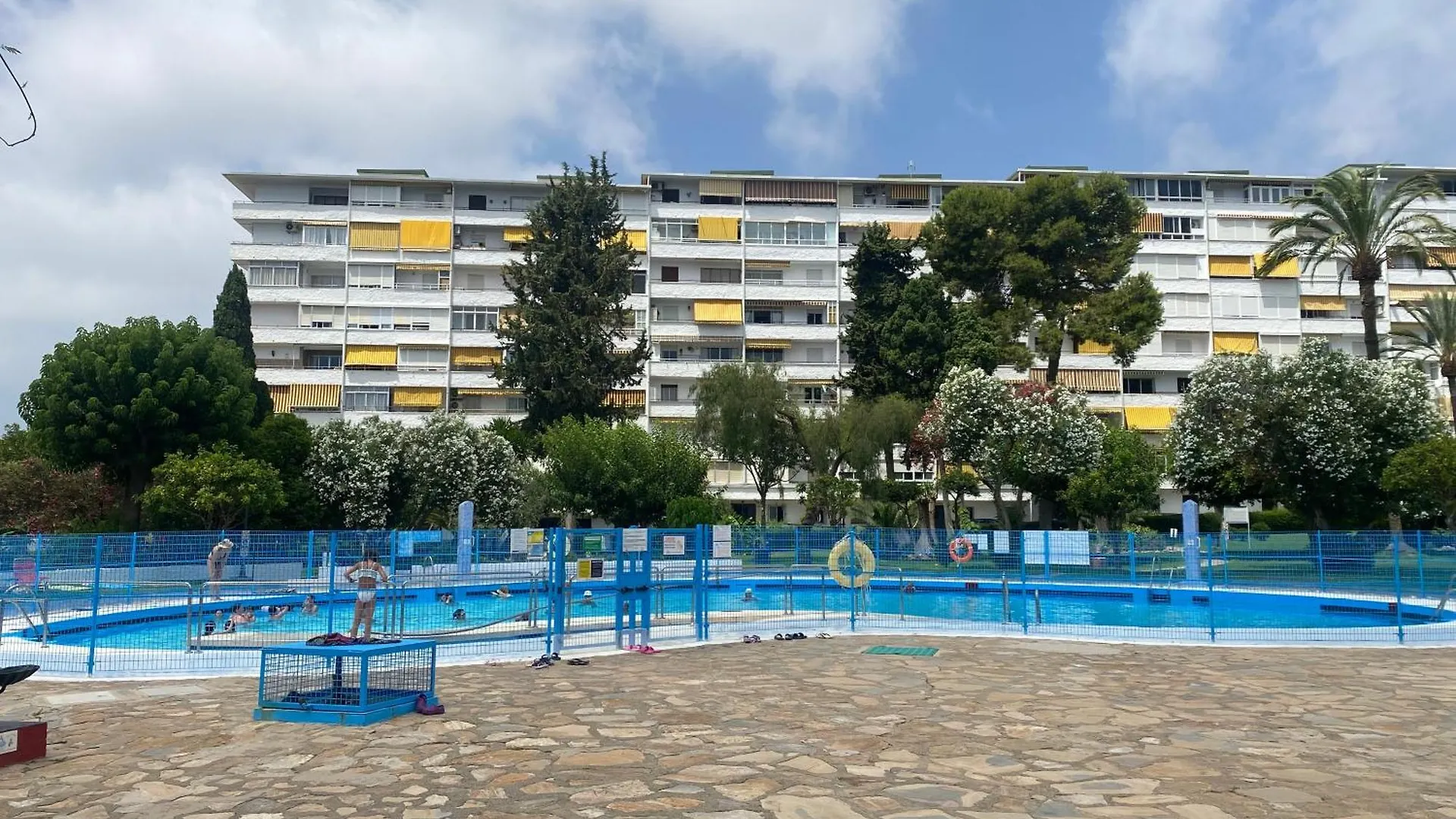 Cris House, Arroyo De La Miel contacts